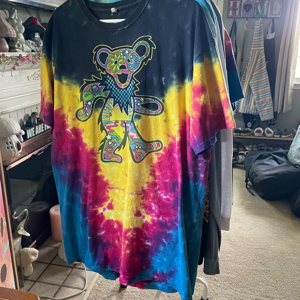 Colorful Tie-Dye Bear Graphic T-Shirt